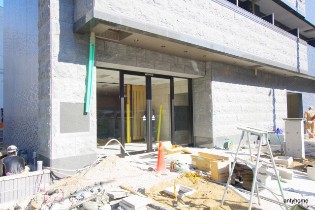 プレサンス難波インフィニティ　仲介手数料無料のエントランス