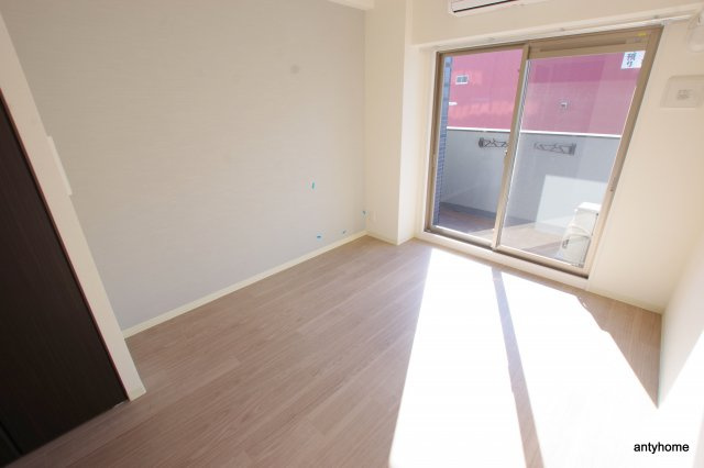 プレサンス難波インフィニティ　仲介手数料無料の居間・リビング