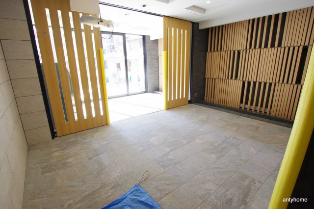 プレサンス難波インフィニティ　仲介手数料無料のロビー