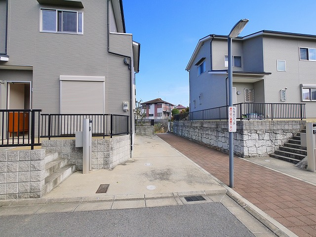 疋田町5丁目英和一戸建（6）の駐車場