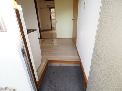 【玄関】 | ウィステリアハイツ | 収納もある玄関です