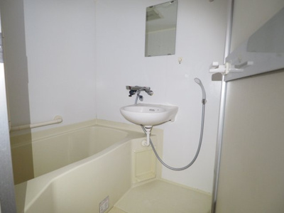 【浴室】 | ウィステリアハイツ | コンパクトで使いやすいお風呂です