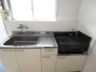 【キッチン】 | ウィステリアハイツ | コンパクトなキッチンで掃除もラクラク