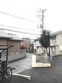 【展望】 | 前面は道路ではなく、駐車場入り口ですよ♪