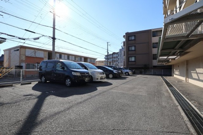 【駐車場】 | リバーハイツKANBEE | 駐車場