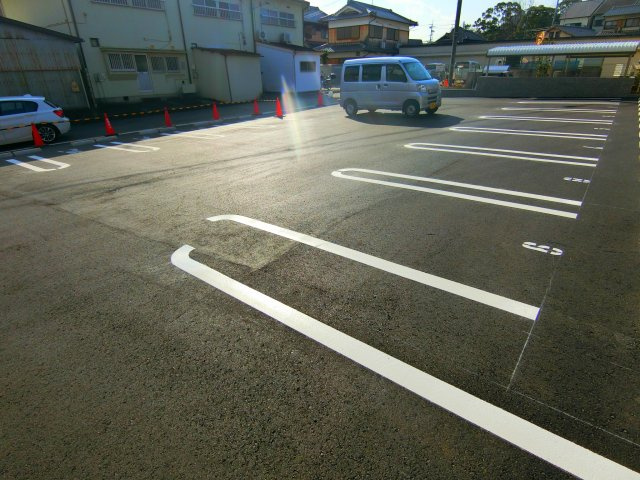 フリーデ西乃芝の駐車場