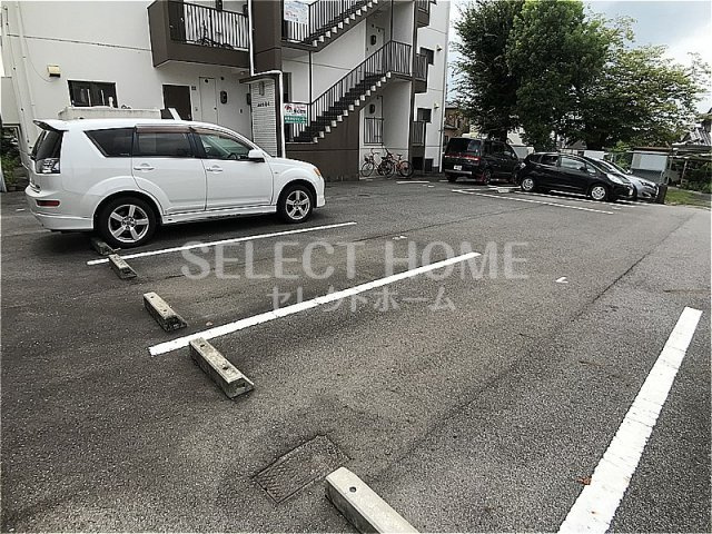 【駐車場】 | ハイツ柿田 | 車をお持ちの方に嬉しい駐車場付きの物件です