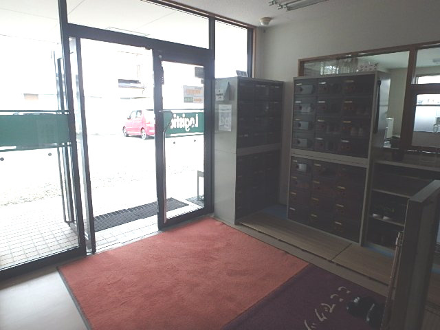 ロジスティックコンビニエンスワタセのエントランス