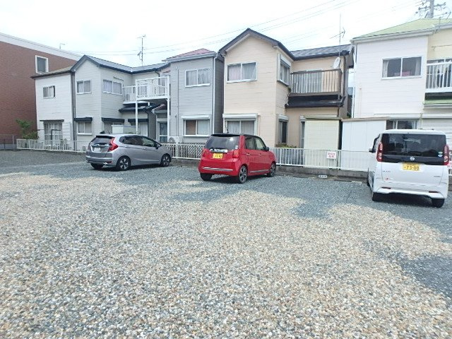 ロジスティックコンビニエンスワタセの駐車場