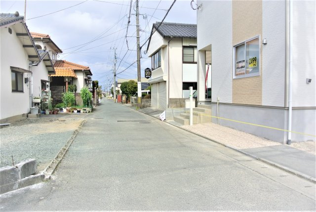 残り１棟！牟田山中学校校区の新築建売　久留米市津福今町　第５　1号棟の前面道路含む現地写真|西側道路です。