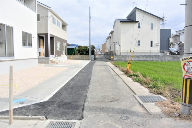 残り１棟！牟田山中学校校区の新築建売　久留米市津福今町　第５　1号棟の前面道路含む現地写真|南側道路です。
