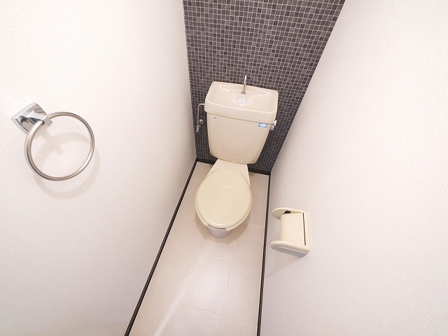 コーポひろおかのトイレ|落ち着いた色調のトイレです