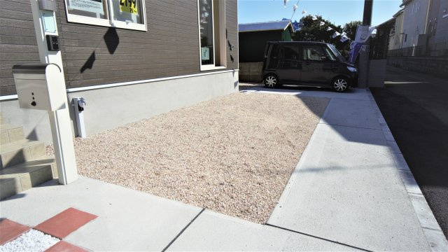 オープンハウス開催中　久留米市津福今町第５の2号棟の駐車場|2台は余裕で駐車できます。