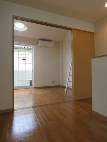 【居間・リビング】 | ヴィラカレラ菱江 | 使いやすいリビングです