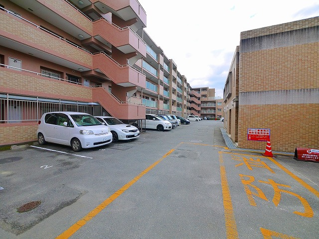 グローバル木津の駐車場