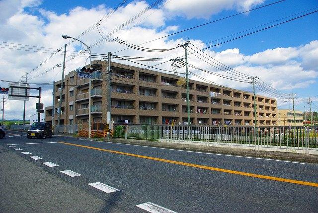 グローバル木津の外観