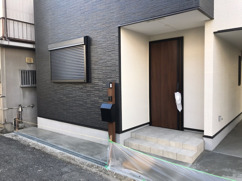 グラッド・タウン昭栄町の前面道路含む現地写真