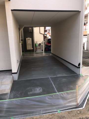 グラッド・タウン昭栄町の駐車場