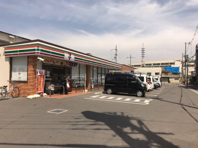 グラッド・タウン昭栄町の周辺|■徒歩１分のコンビニです