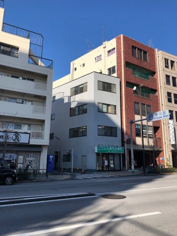 きすなビルの外観