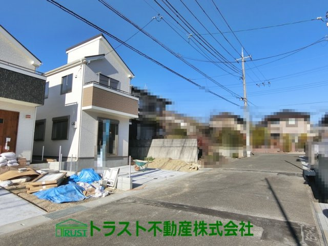 神戸市西区美賀多台3期-2号棟　新築戸建の前面道路含む現地写真