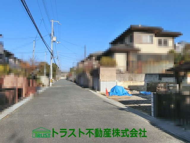 神戸市西区美賀多台4丁目5期1号棟　新築一戸建の前面道路含む現地写真