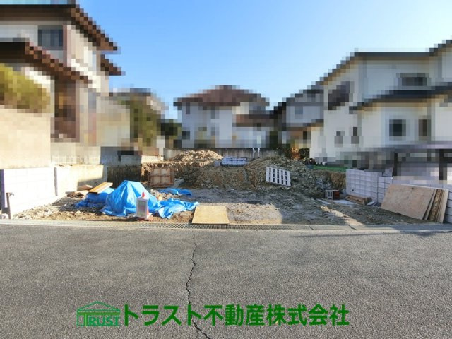 神戸市西区美賀多台4丁目　新築一戸建の前面道路含む現地写真