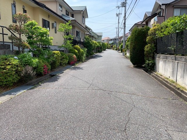 神戸市北区西山２丁目　中古戸建の前面道路含む現地写真