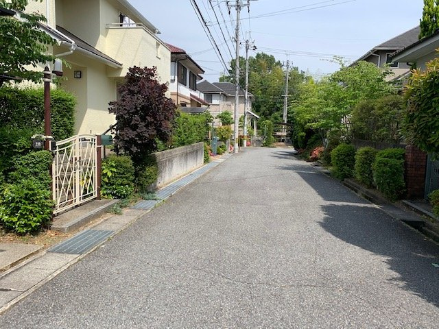 神戸市北区西山２丁目　中古戸建の前面道路含む現地写真