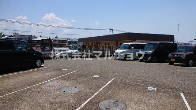 マンションスカイピアの駐車場
