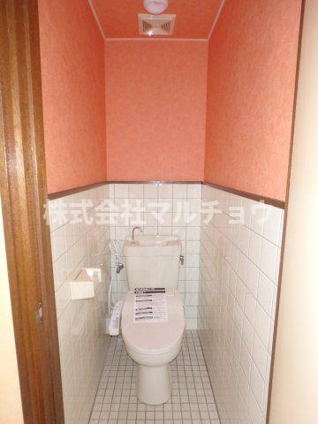 マンションスカイピアのトイレ|落ち着いた色調のトイレです