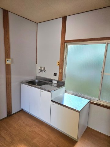 野久保アパート　中万呂の居間・リビング|使いやすいリビングです