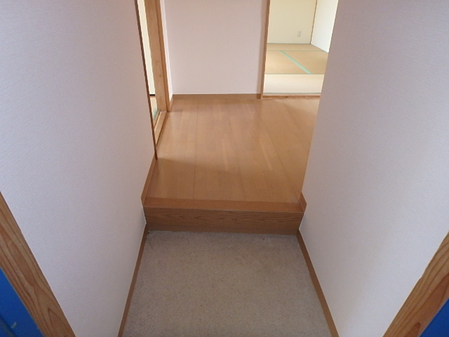 アバンセコーポの玄関|収納もある玄関です