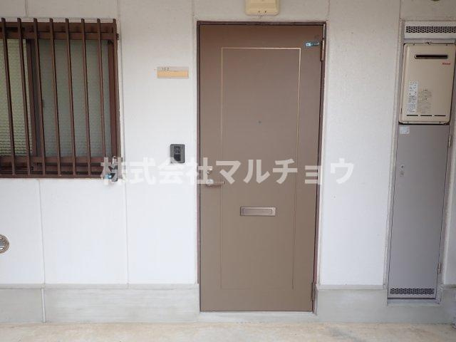 小泉マンションの玄関|収納もある玄関です
