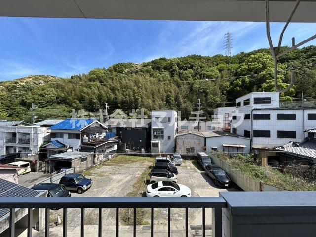 小泉マンションのバルコニー|お洗濯にも便利なバルコニー付き
