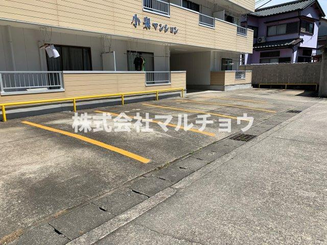 小泉マンションの駐車場|カースペースがあります
