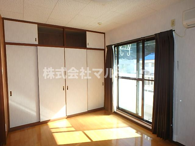 小泉マンションの居間・リビング|使いやすい居間です
