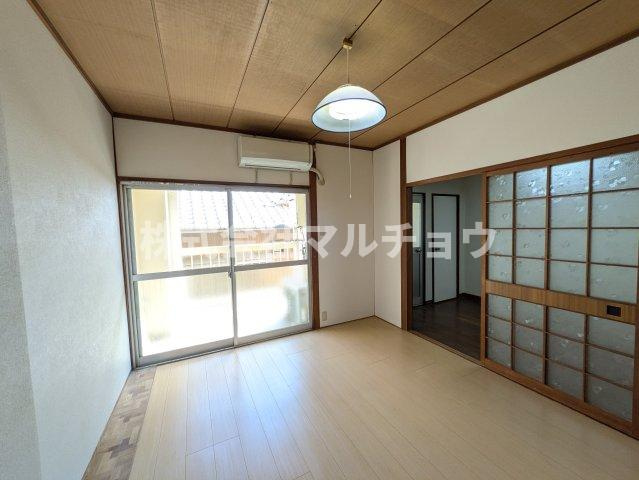 巴ハイツの洋室|広々とした洋室です