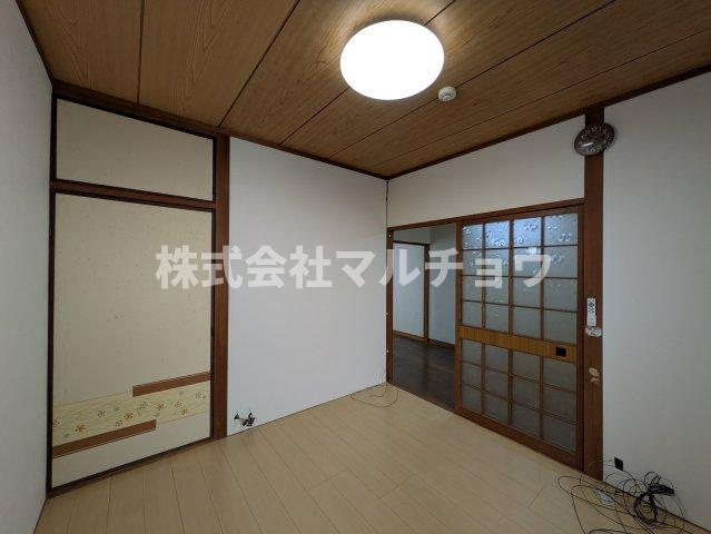巴ハイツの洋室