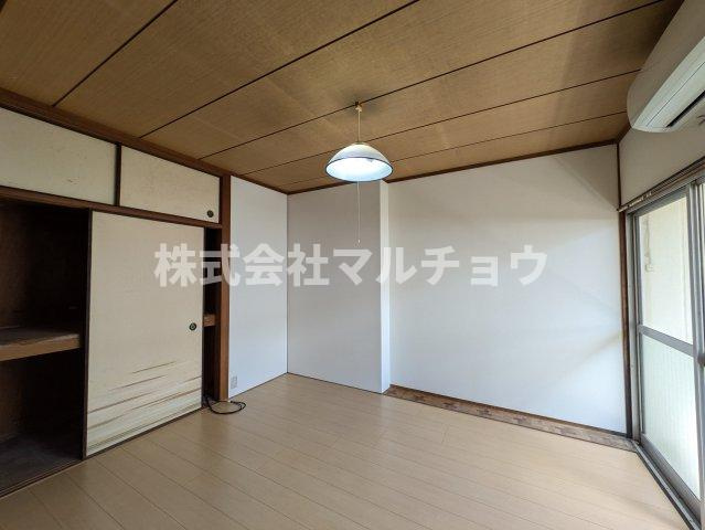 巴ハイツの洋室|使い勝手のいい洋室です