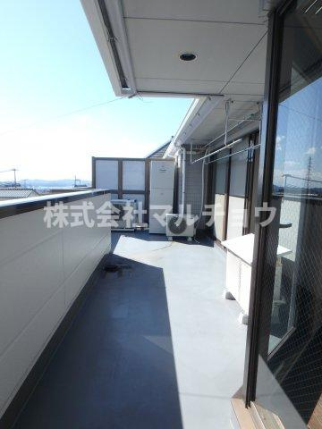 メゾングランブルーのバルコニー|落ち着いた時間を過ごせるバルコニーです