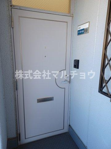 メゾングランブルーの玄関|収納もある玄関です