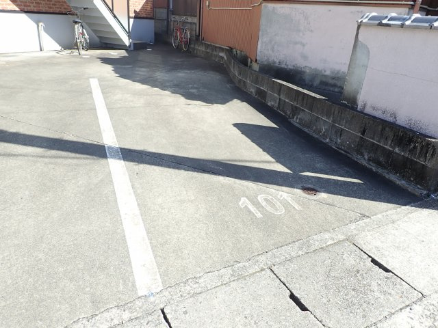 マンションＴＡＫＵＭＩの駐車場