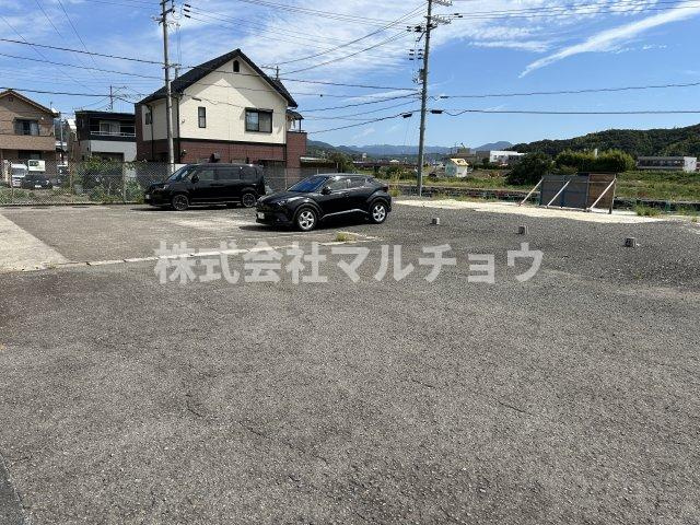 コーポユウの駐車場|車をお持ちの方に嬉しい駐車場付きの物件です