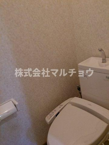 コーポユウのトイレ|落ち着いた色調のトイレです