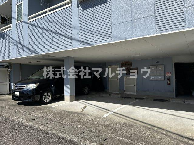 ラポール繪の駐車場|車をお持ちの方に嬉しい駐車場付きの物件です