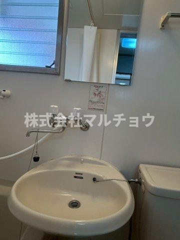 ファミールNの洗面所|明るい洗面所です