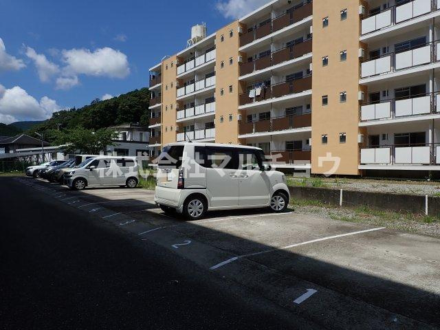 ヴィラナリー中辺路の駐車場|駐車場完備です