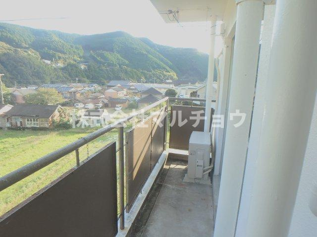 ヴィラナリー中辺路のバルコニー|お洗濯にも便利なバルコニー付き