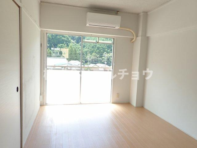 ヴィラナリー中辺路の洋室|広々とした洋室です